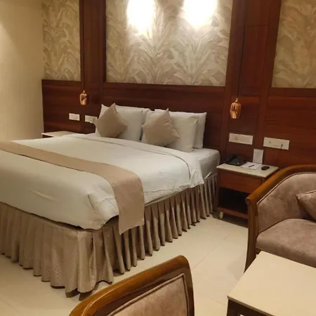 Hotel Grace Plaza Near Igi Airport